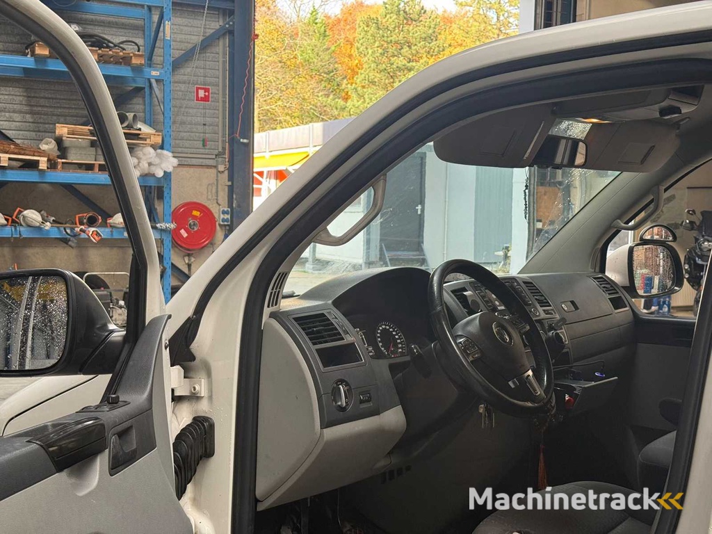 Volkswagen Transporter 2.0 TDI L2H2, VL-658-L