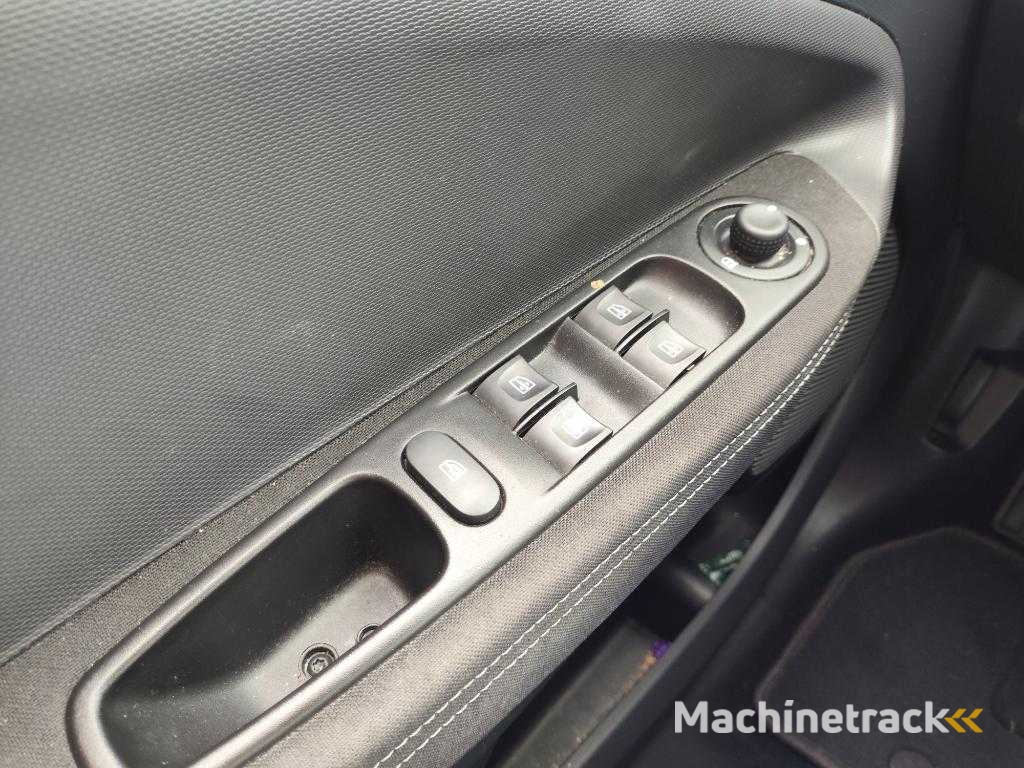 Renault - ZOE - Q90 Int. QC 40 N-979-GF