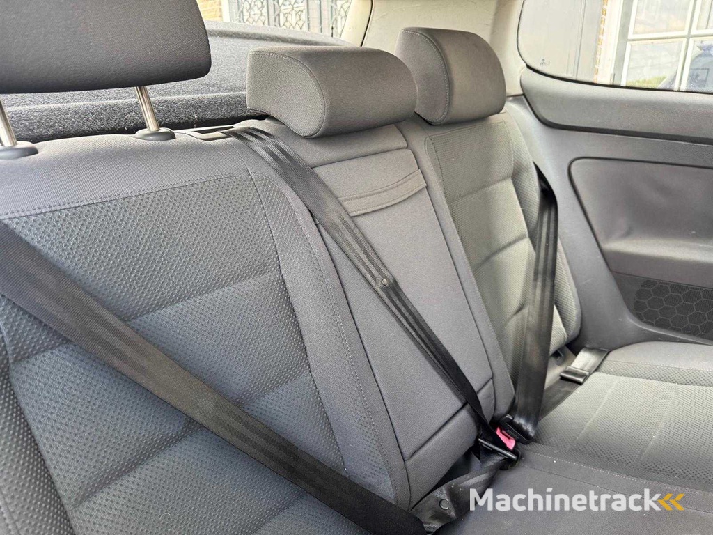 Volkswagen Golf 1.6 FSI Clima Comfortline HH-682-X