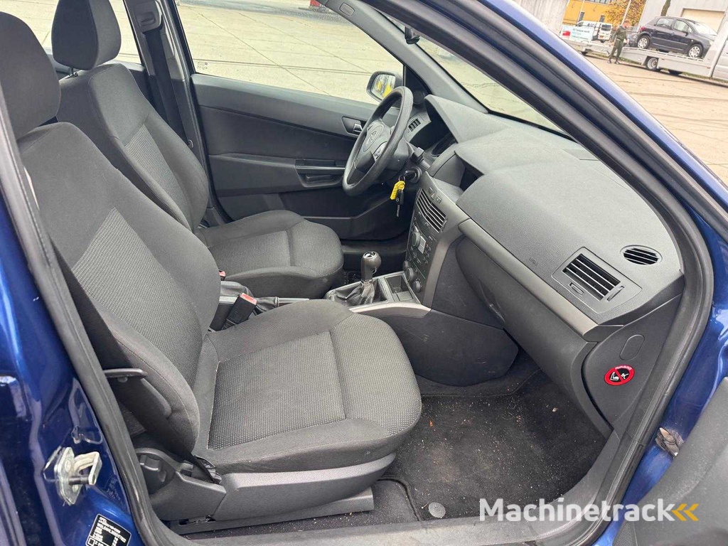 Opel  Astra Wagon  1.6 Essentia Airco 73-RJ-PN