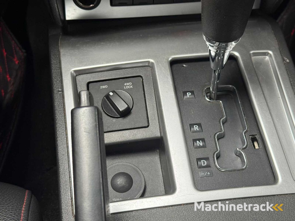 Dodge Nitro 2.8 CRD SXT Automaat, 37-VTP-1