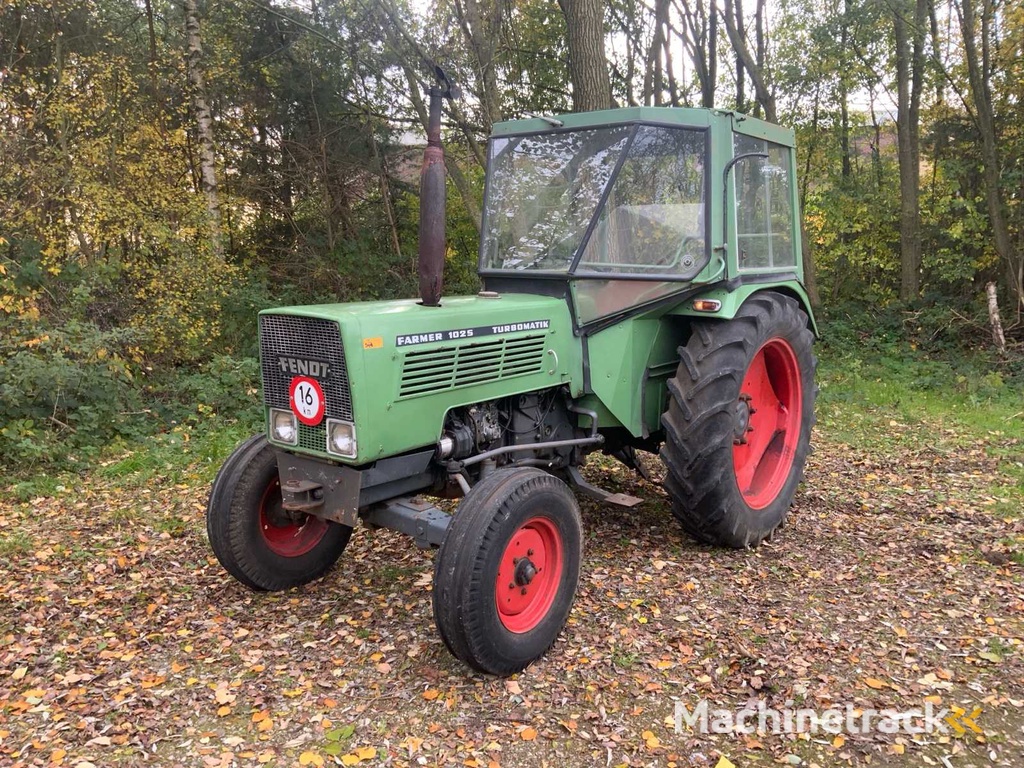 Fendt 135S Farmer 102S  Turbomatik Tweewielaangedreven landbouwtractor