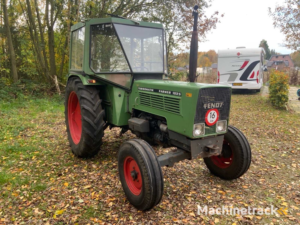 Fendt 135S Farmer 102S  Turbomatik Tweewielaangedreven landbouwtractor