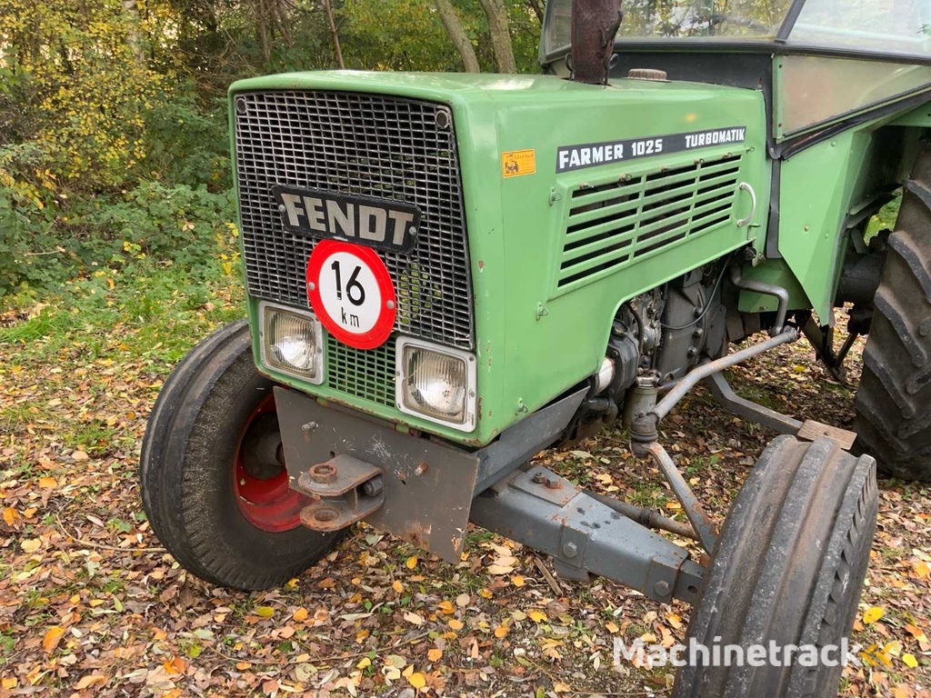 Fendt 135S Farmer 102S  Turbomatik Tweewielaangedreven landbouwtractor