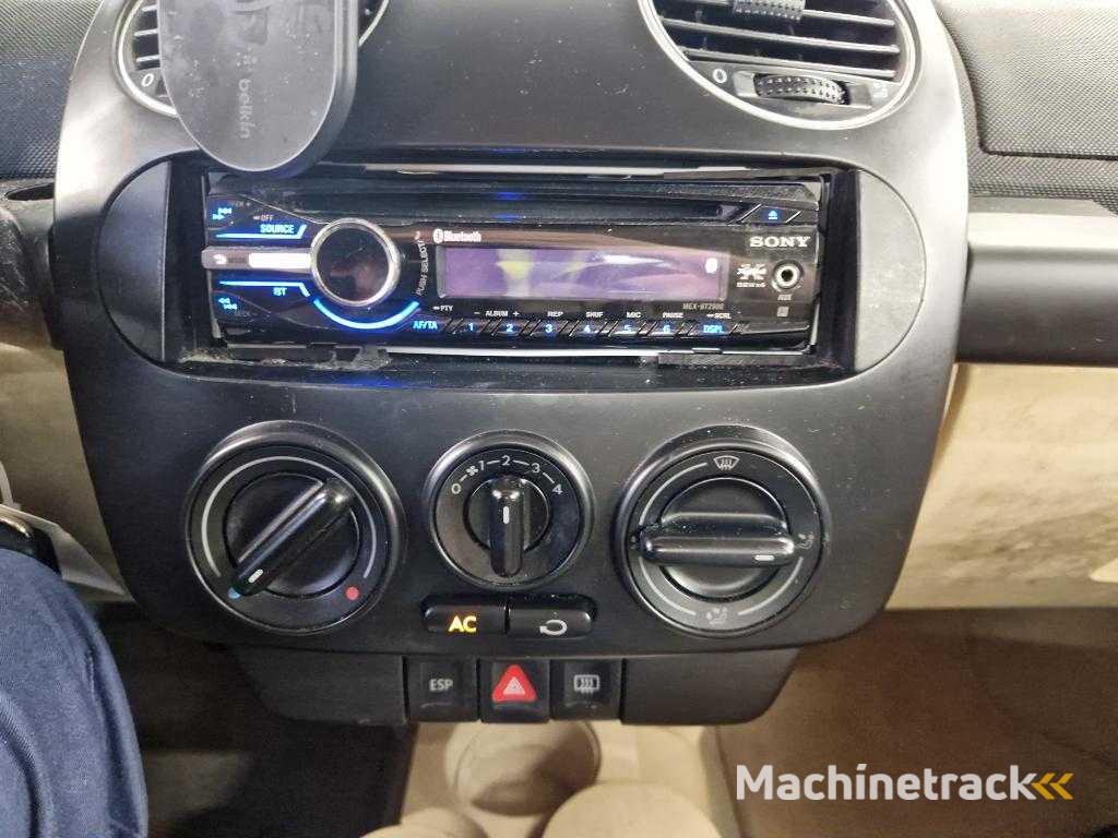 Volkswagen New Beetle 2.0 Highline, 31-ZP-FJ