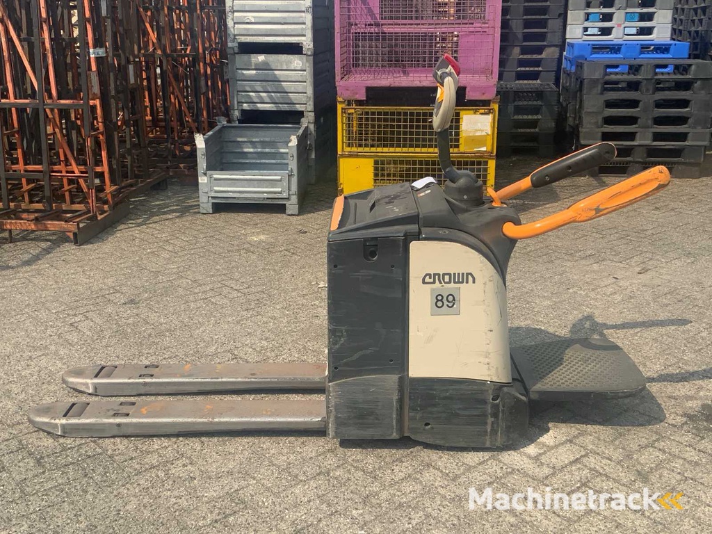 2013 Crown WT-3040 Stapelaar