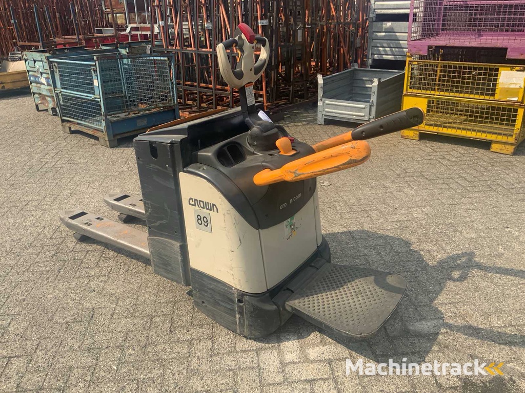 2013 Crown WT-3040 Stapelaar