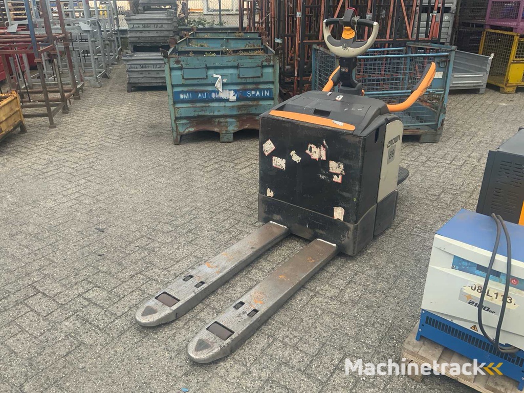 2013 Crown WT-3040 Stapelaar