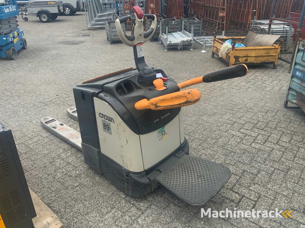 2013 Crown WT-3040 Stapelaar