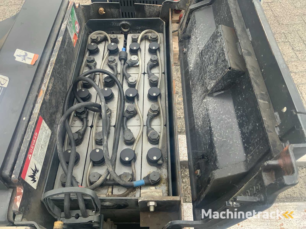 2013 Crown WT-3040 Stapelaar