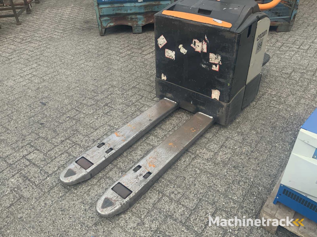 2013 Crown WT-3040 Stapelaar