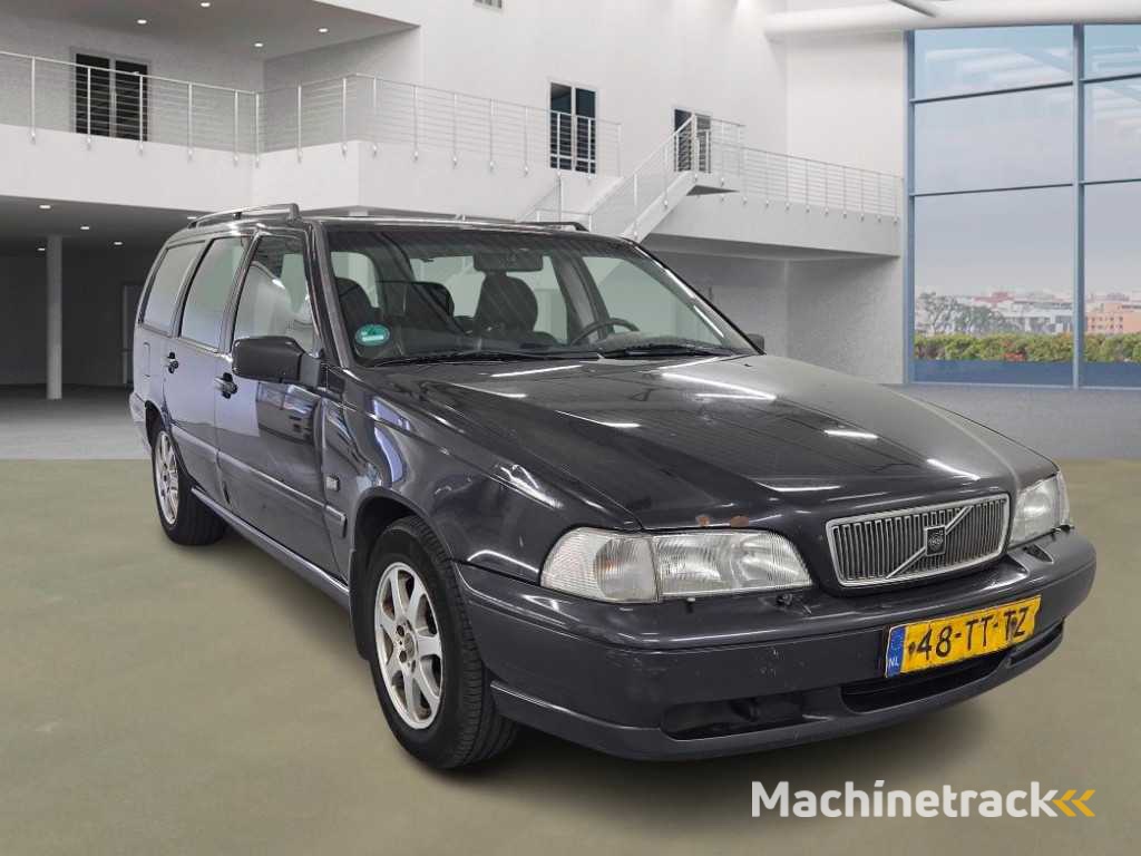 Volvo V70 2.5-20V Exclusive, 48TTTZ