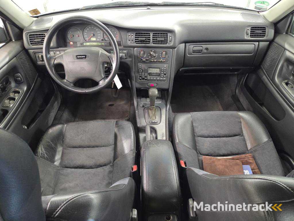 Volvo V70 2.5-20V Exclusive, 48TTTZ