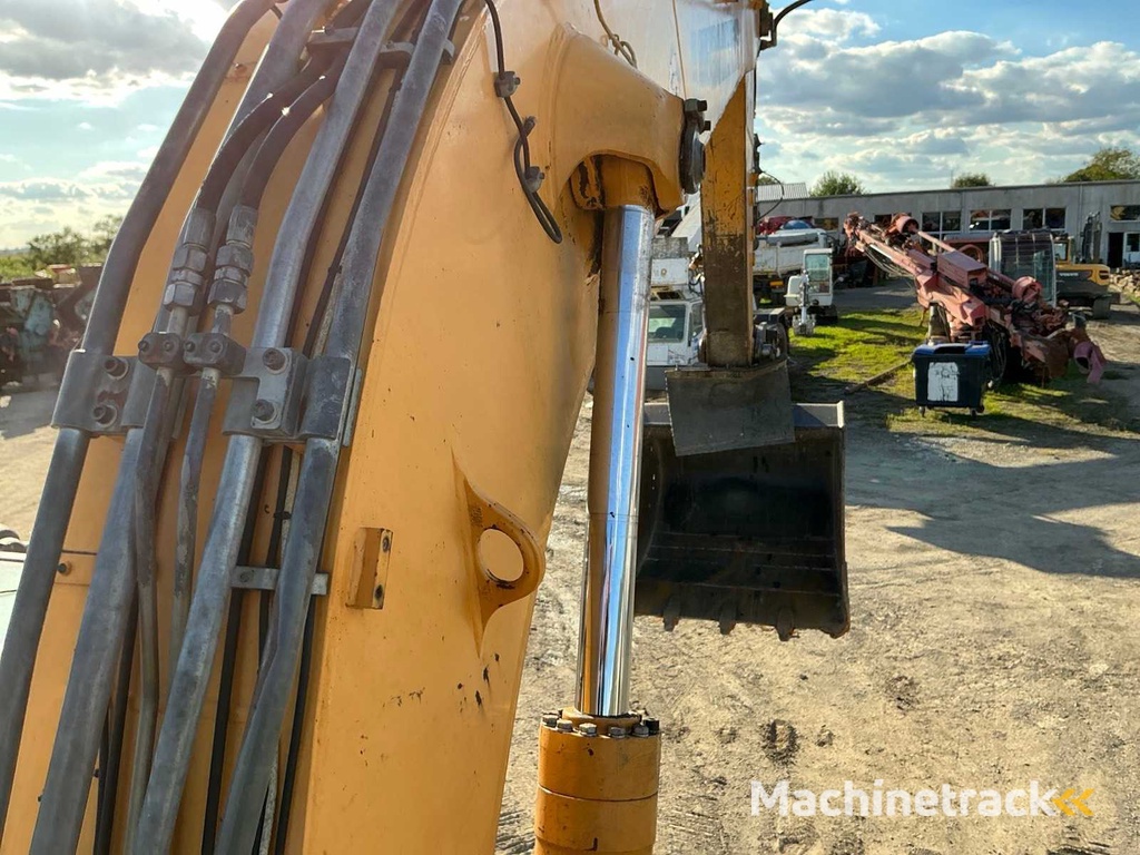 Liebherr - 924 - Rupsgraafmachine - 2008