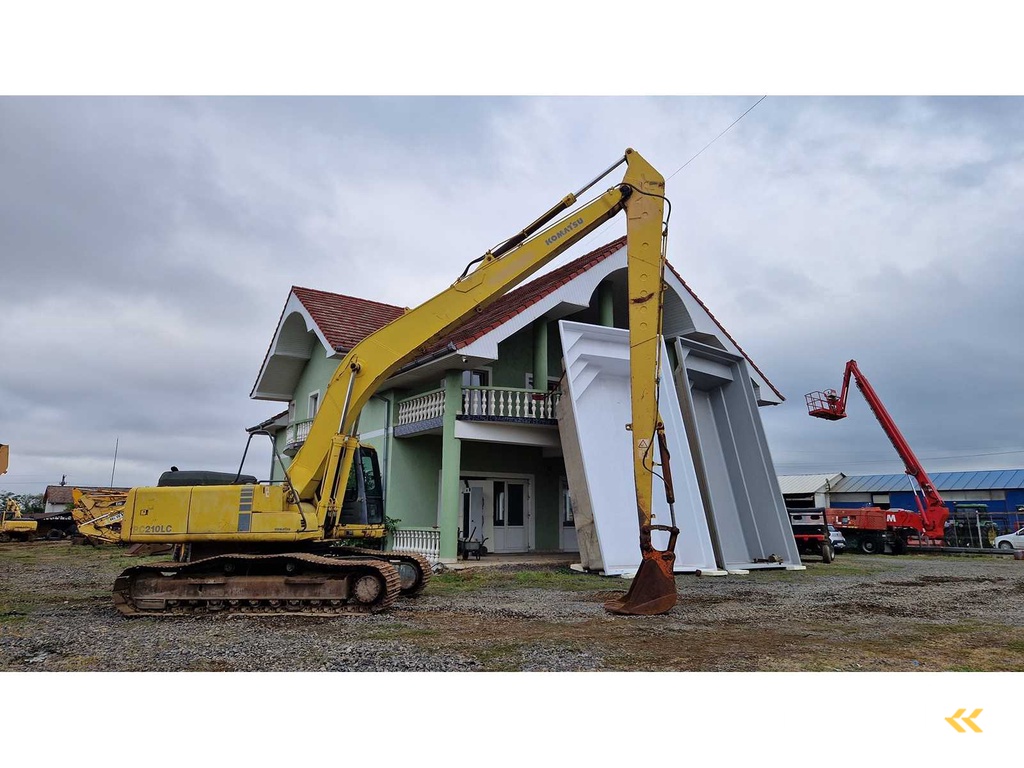 2002 Komatsu PC 210 LC rupsgraafmachine met groot bereik