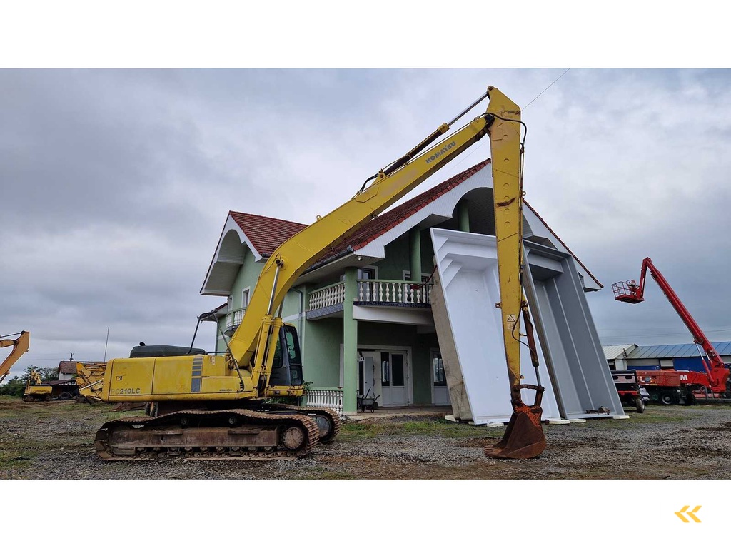 2002 Komatsu PC 210 LC rupsgraafmachine met groot bereik
