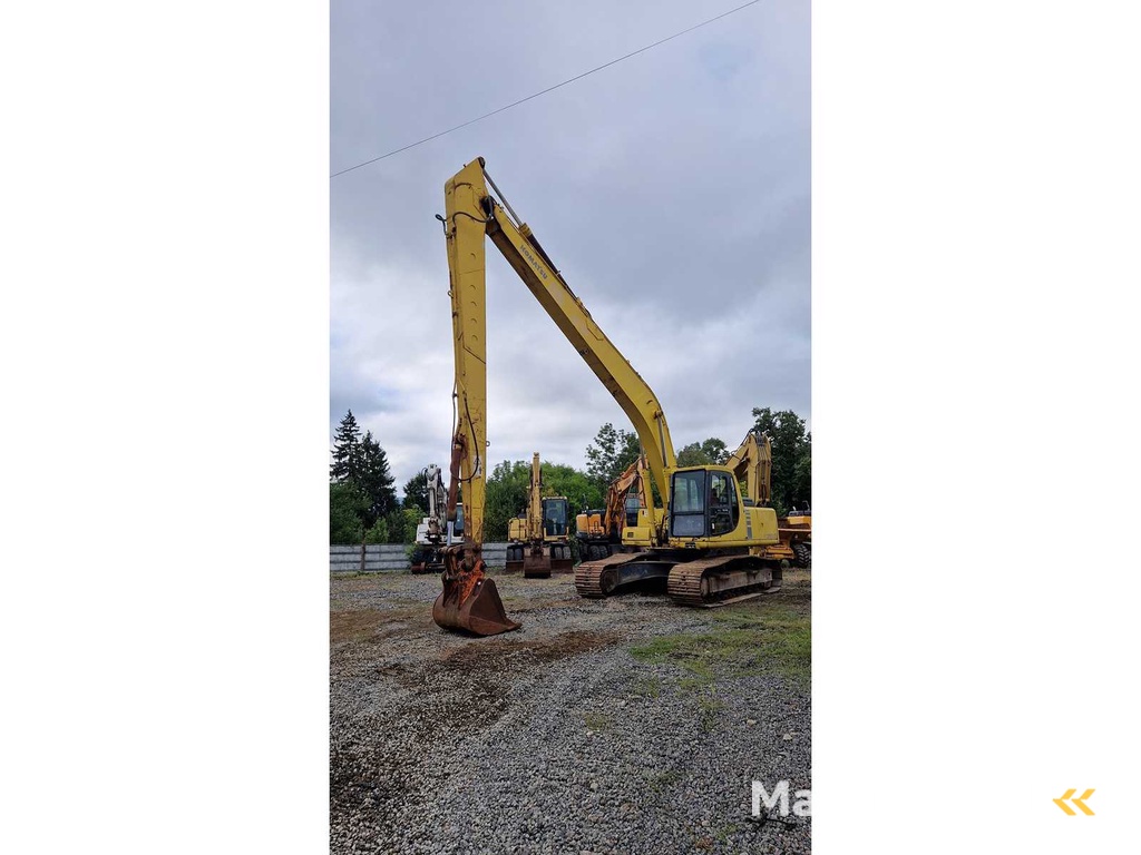 2002 Komatsu PC 210 LC rupsgraafmachine met groot bereik