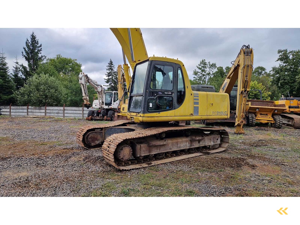 2002 Komatsu PC 210 LC rupsgraafmachine met groot bereik