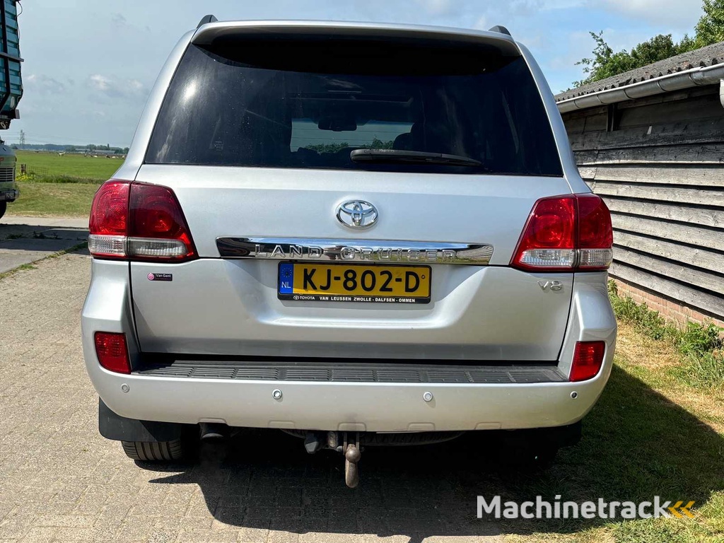 Toyota - Land Cruiser V8 - 4.5 D-4D V8 Exec. 7p. - PKW - 2012