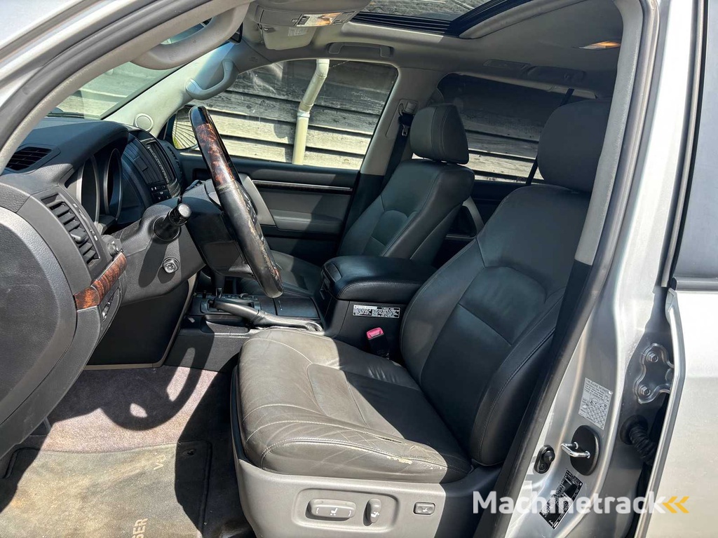 Toyota - Land Cruiser V8 - 4.5 D-4D V8 Exec. 7p. - PKW - 2012