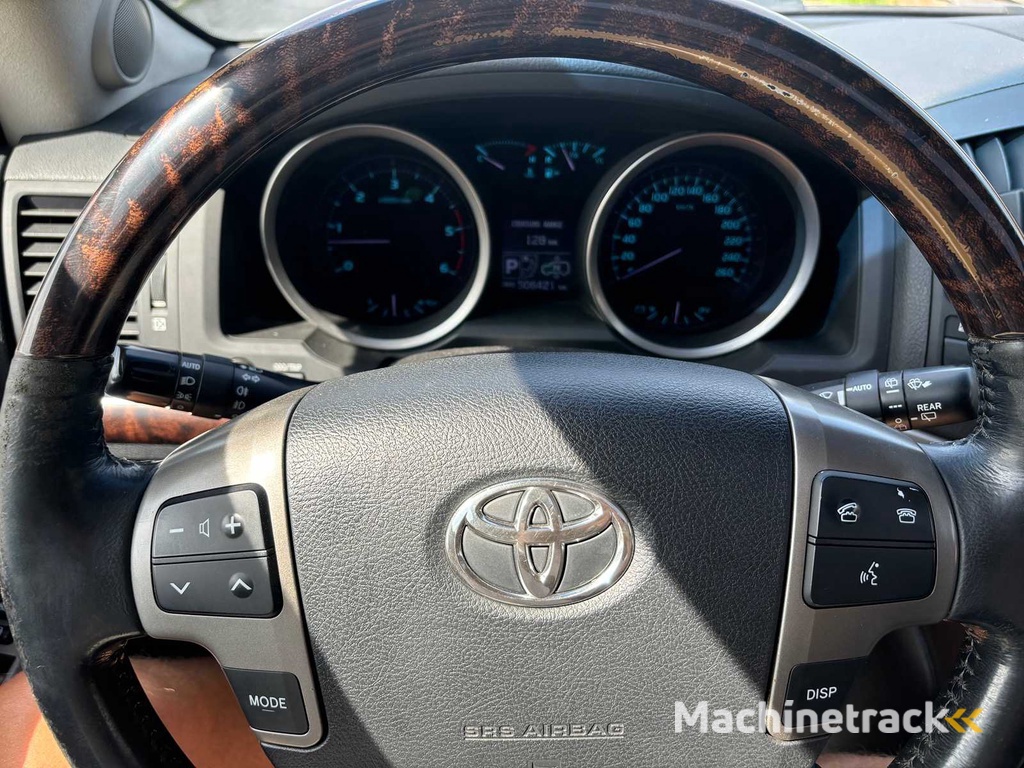 Toyota - Land Cruiser V8 - 4.5 D-4D V8 Exec. 7p. - PKW - 2012