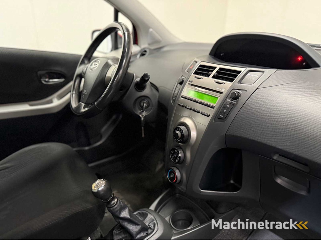 Toyota - Daihatsu - Charade - Personenauto - 2011