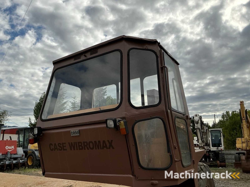 CASE - VIBROMAX 1102 - Bodemverdichter - 1995