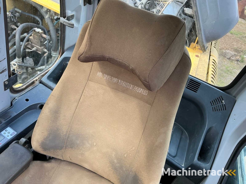 NEW HOLLAND KOBELCO - E 215B - Rupsgraafmachine - 2007