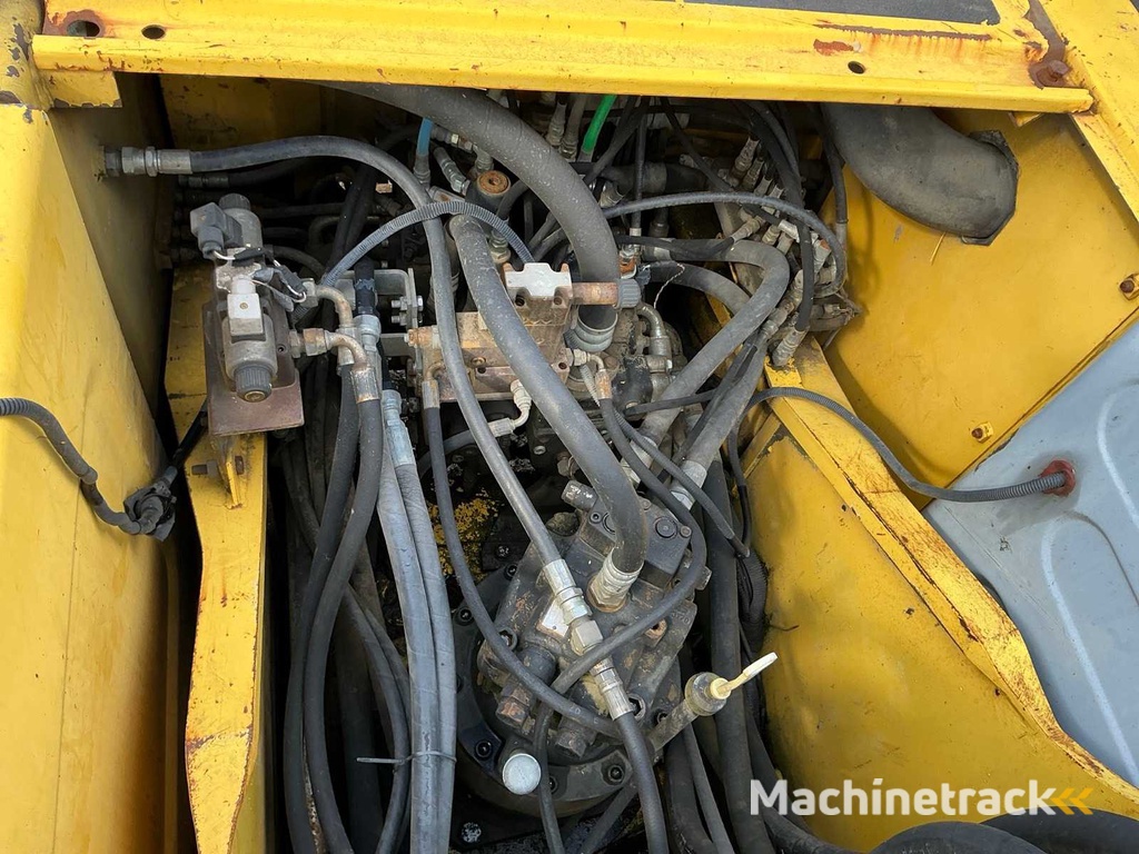 NEW HOLLAND KOBELCO - E 215B - Rupsgraafmachine - 2007