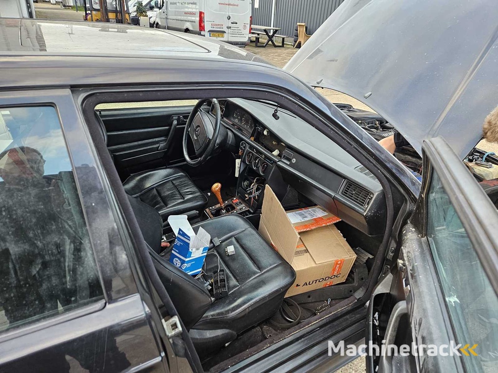 Mercedes-Benz - 190-serie - 2.3/16 E - Classic cars >15