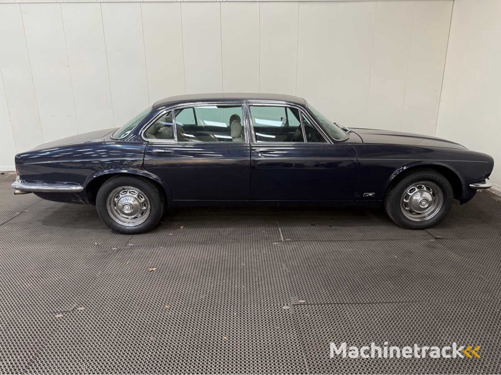 Jaguar - XJ 6 - 4.2 L series 2 automatic - longdoor - Oldtimer - 1977