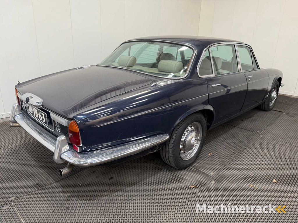 Jaguar - XJ 6 - 4.2 L series 2 automatic - longdoor - Oldtimer - 1977