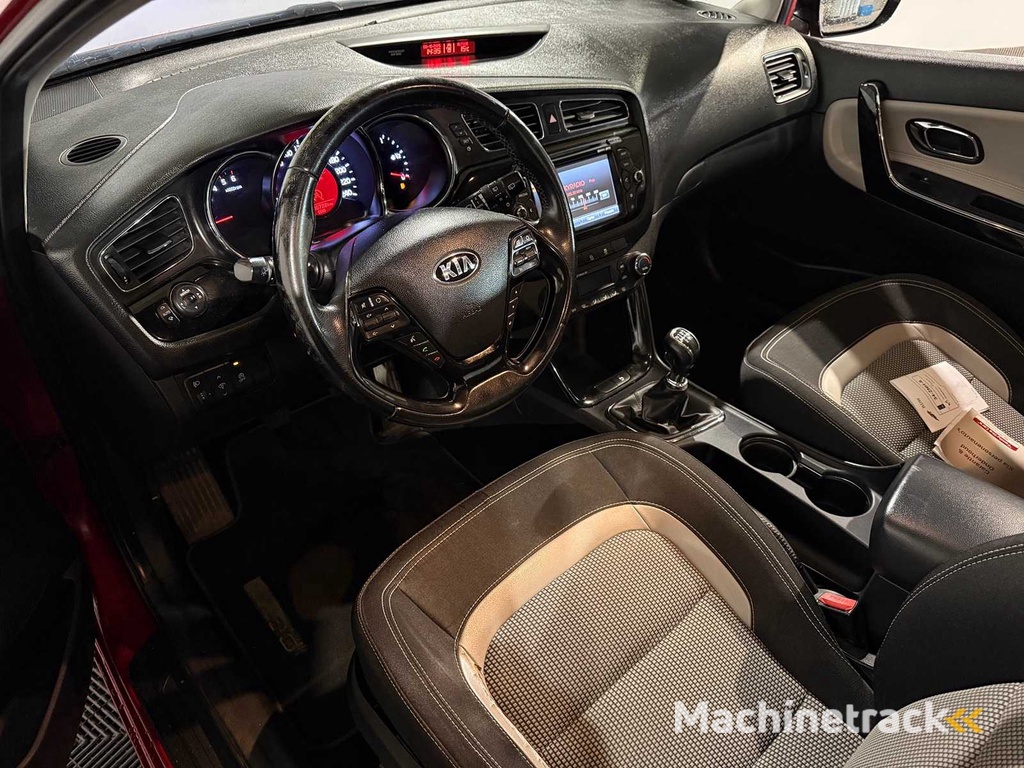 Kia cee'd Sportswagon 1.6 CRDi Plus Pack, 34-ZNH-6
