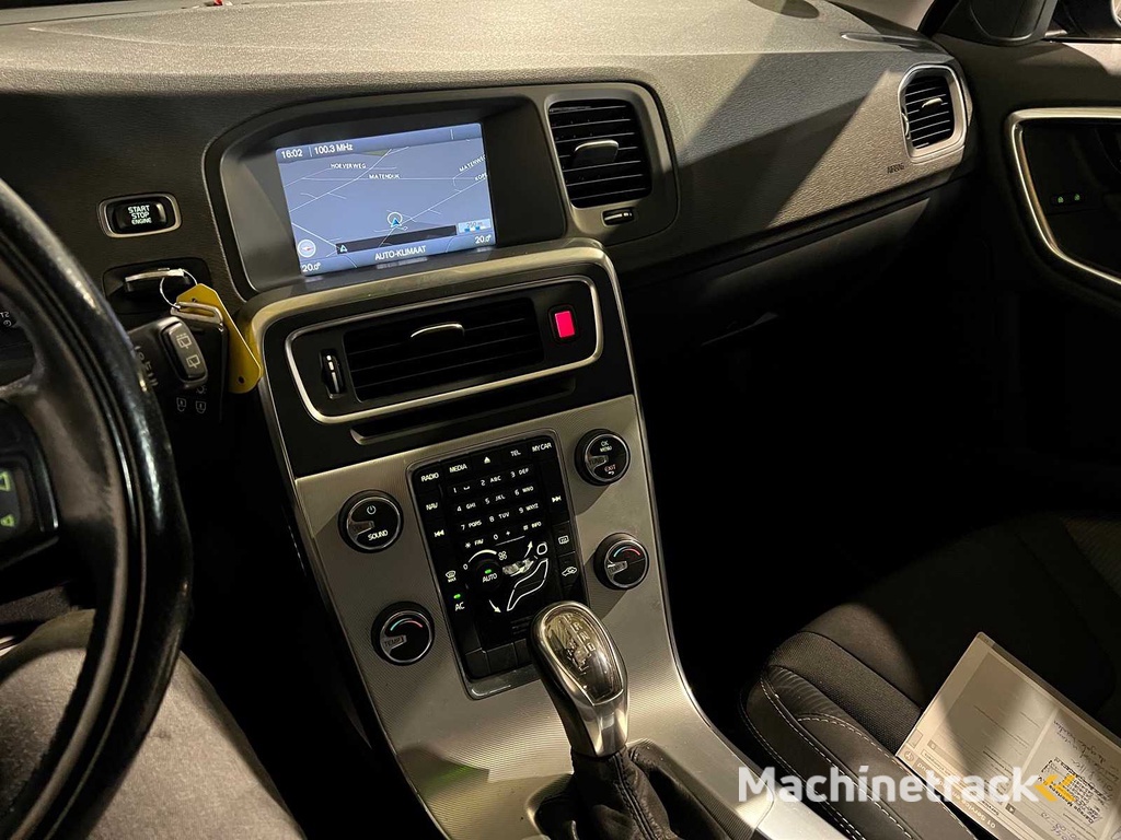 Volvo V60 1.6 T3 Automaat R-Design, 3-KKP-92