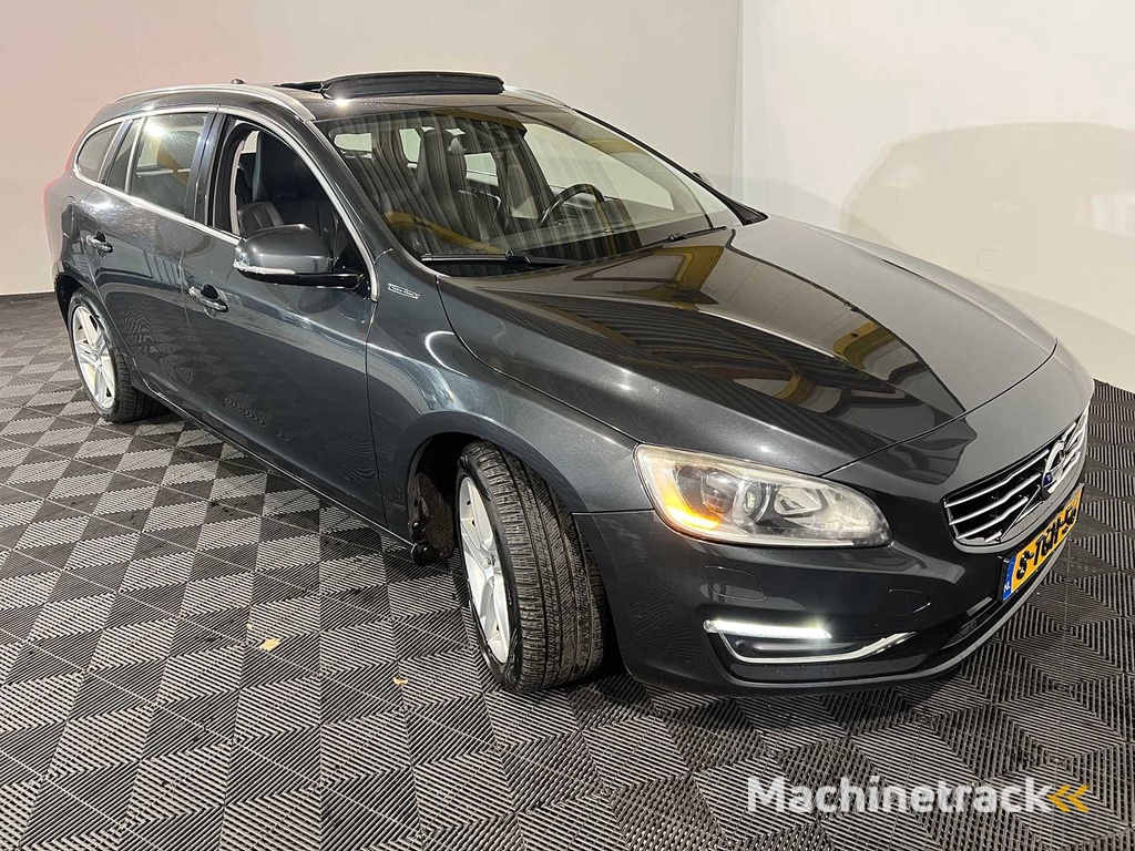 Volvo V60 2.4 D6 AWD Plug-In Summum, 8-TGH-56