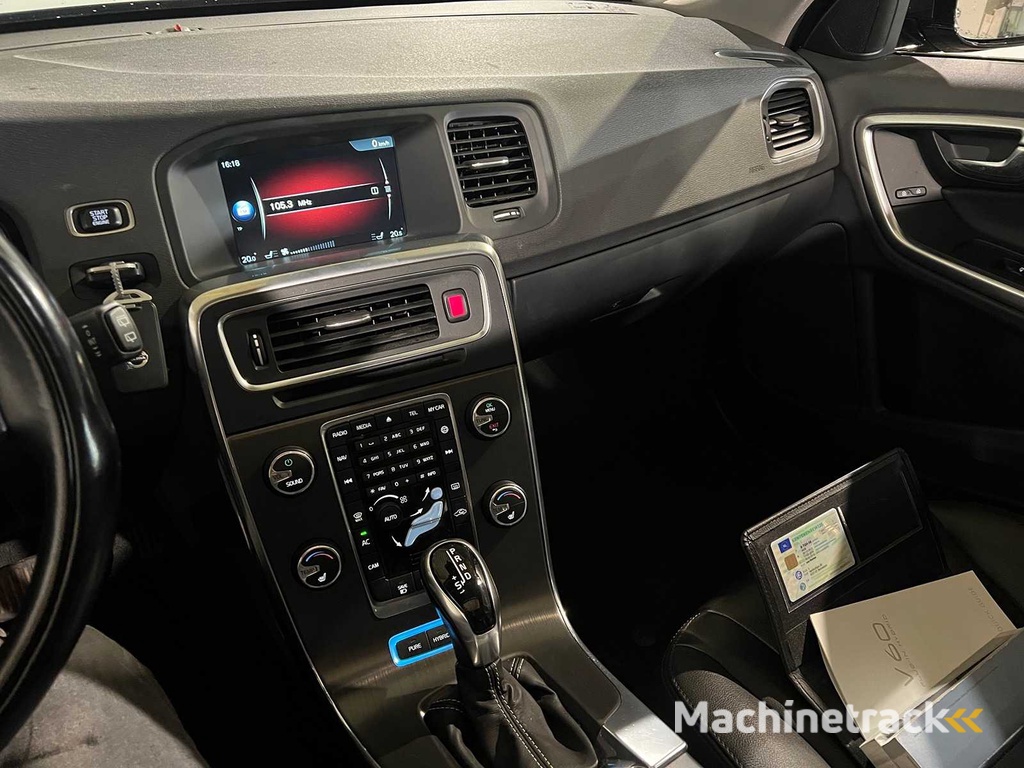 Volvo V60 2.4 D6 AWD Plug-In Summum, 8-TGH-56