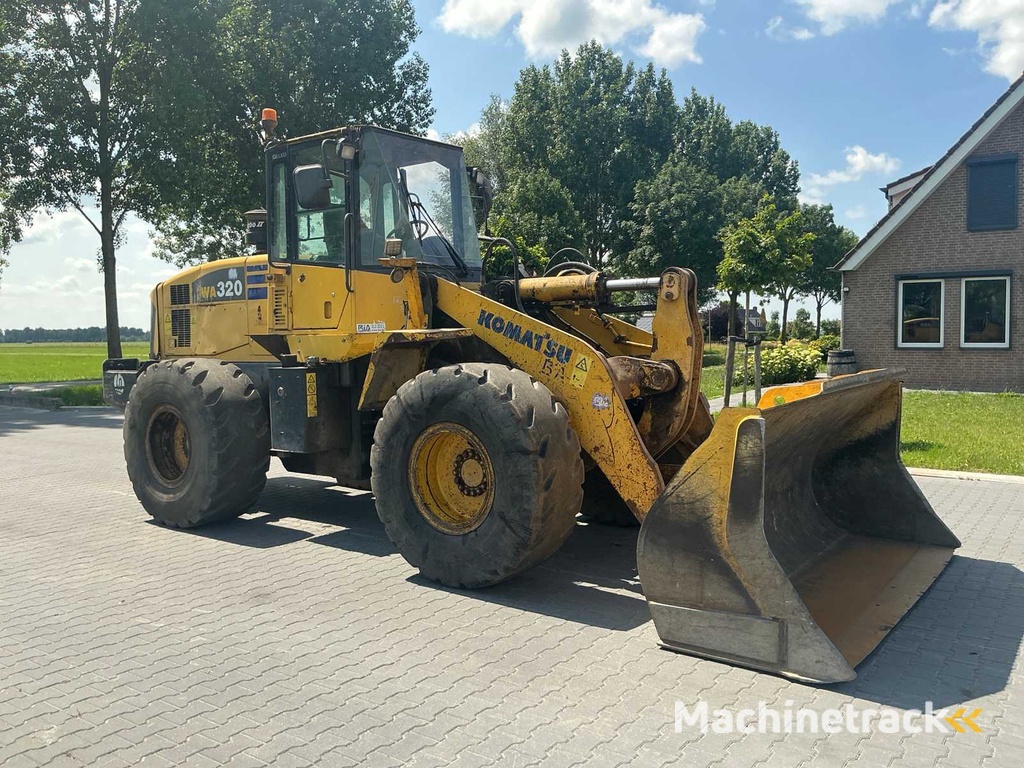 2005 Komatsu WA320-5H Schaufel