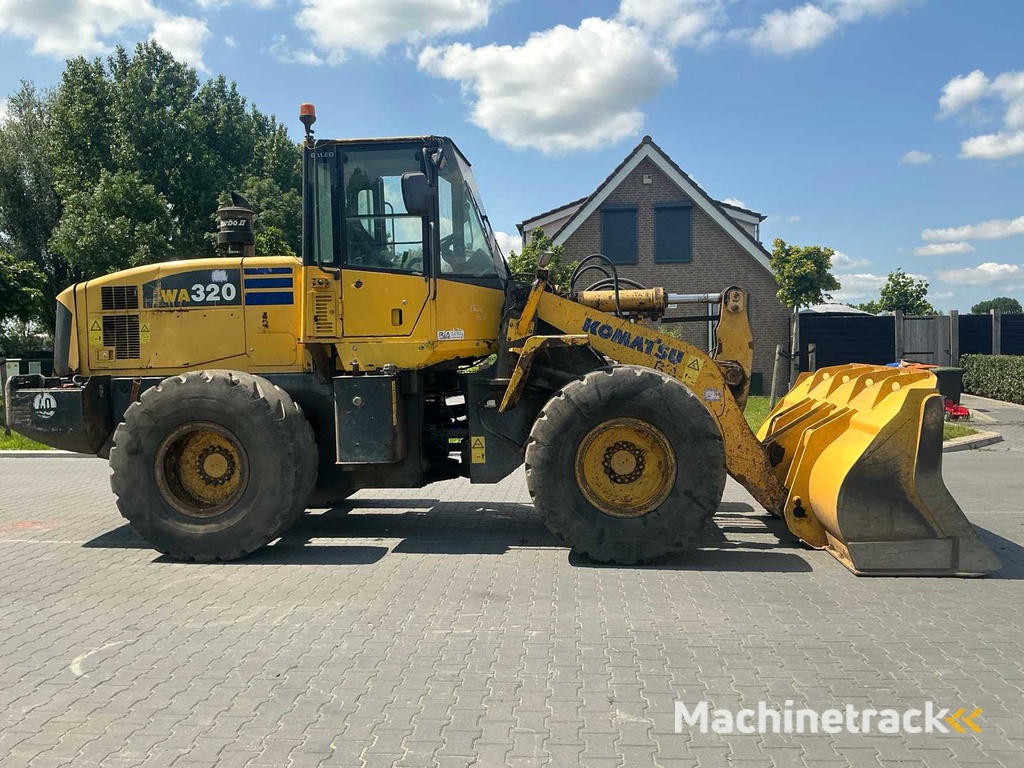 2005 Komatsu WA320-5H Schaufel