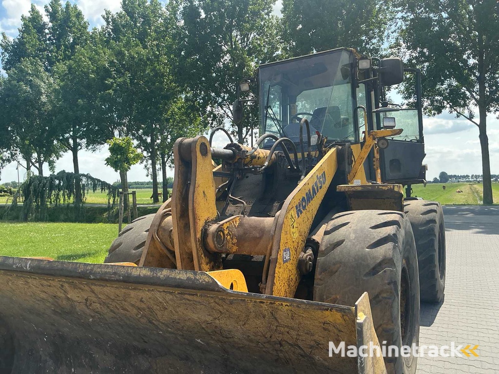 2005 Komatsu WA320-5H Schaufel