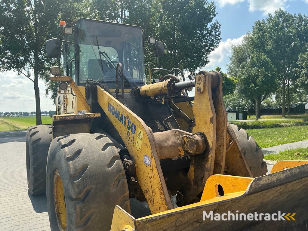 2005 Komatsu WA320-5H Schaufel