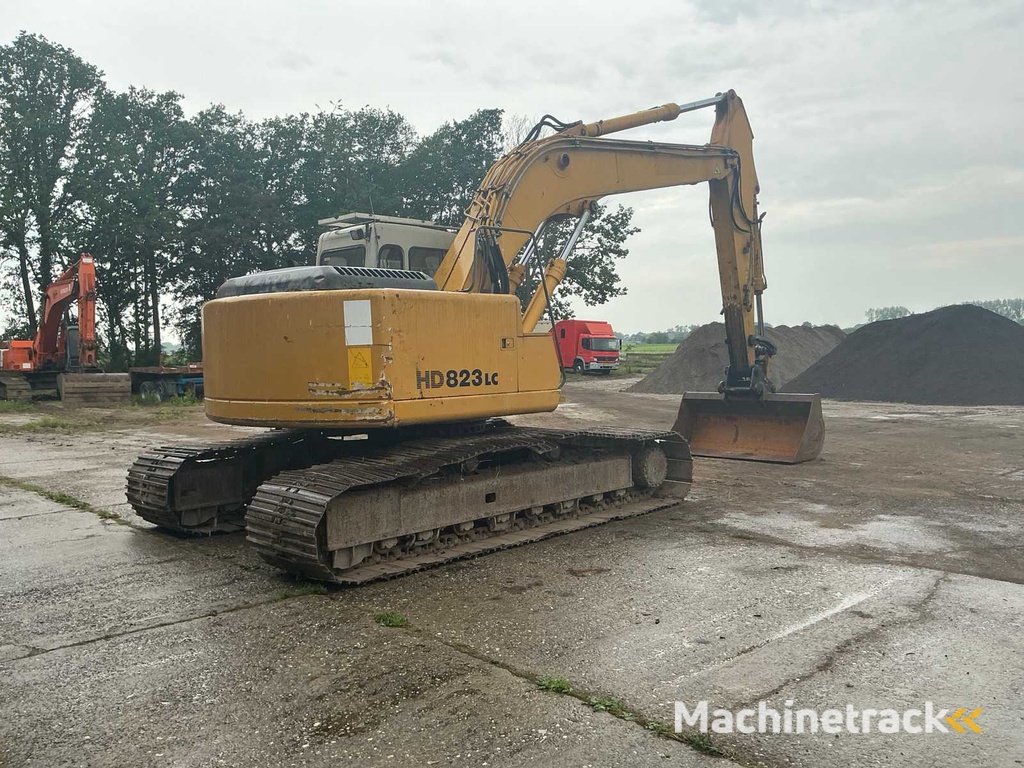 2000 Kato HD823LC Crawler Excavator