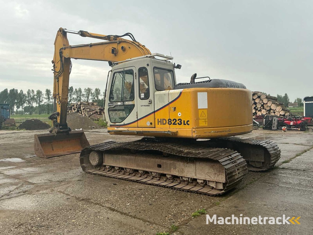 2000 Kato HD823LC Crawler Excavator