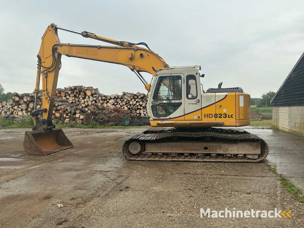 2000 Kato HD823LC Crawler Excavator