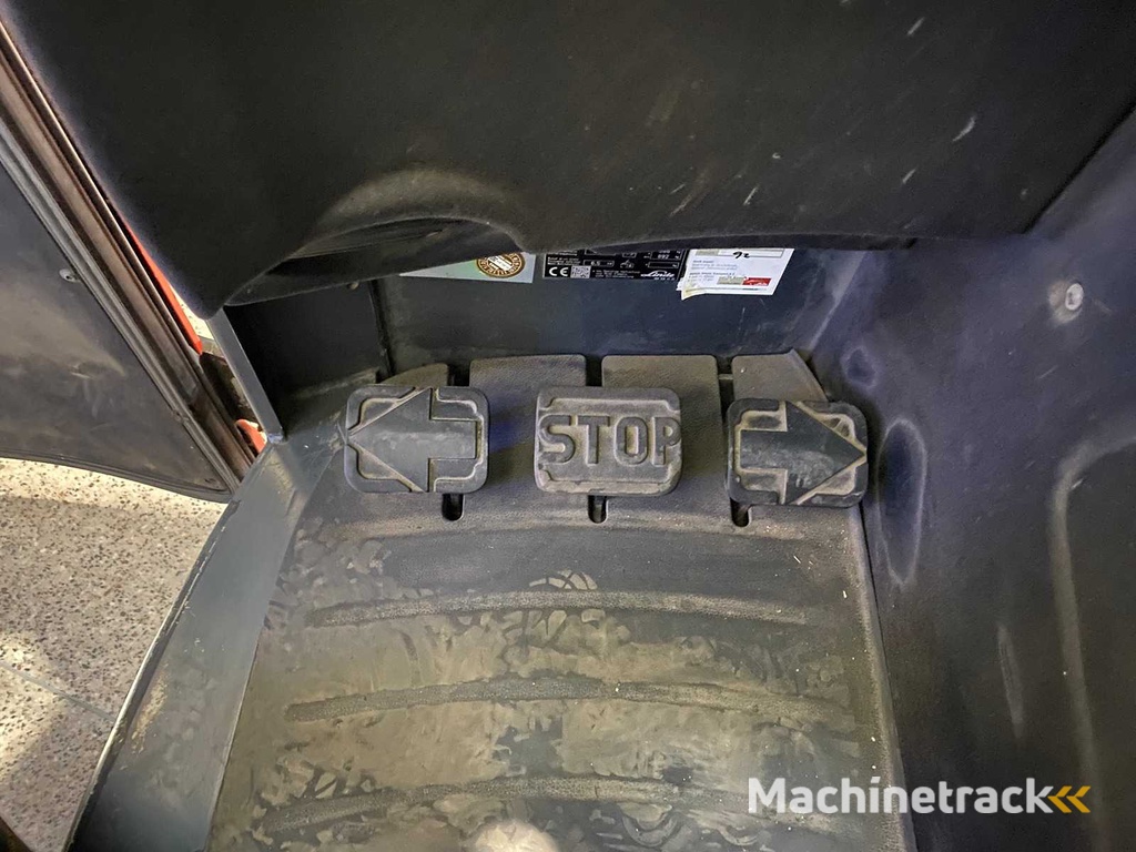 Linde - 2015 - R16 - Reach truck