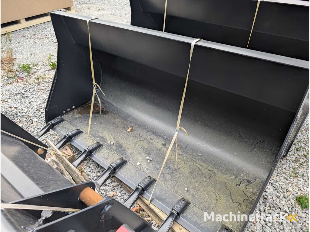 EURON STEEL S.R.O.  ERDSCHAUFEL KOMPLETT MIT ZAEHNEN - 1850 MM - 0.9 CBM