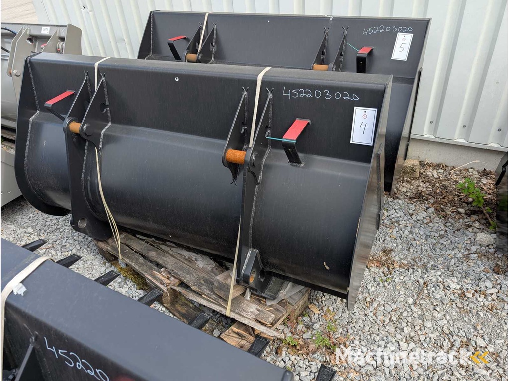 EURON STEEL S.R.O.  ERDSCHAUFEL KOMPLETT MIT ZAEHNEN - 1850 MM - 0.9 CBM