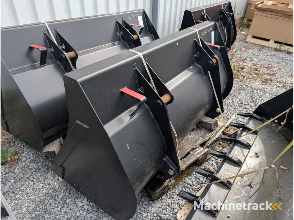 EURON STEEL S.R.O.  ERDSCHAUFEL KOMPLETT MIT ZAEHNEN - 1850 MM - 0.9 CBM