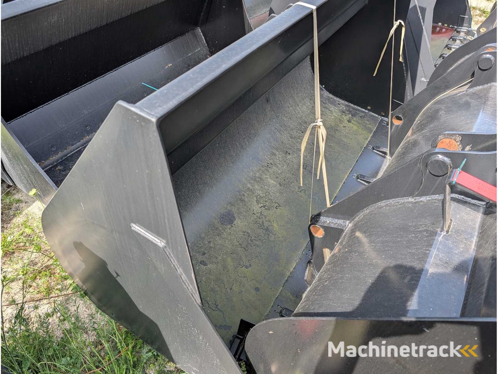 EURON STEEL S.R.O.  ERDSCHAUFEL KOMPLETT MIT ZAEHNEN - 2100 MM - 1.3 CBM