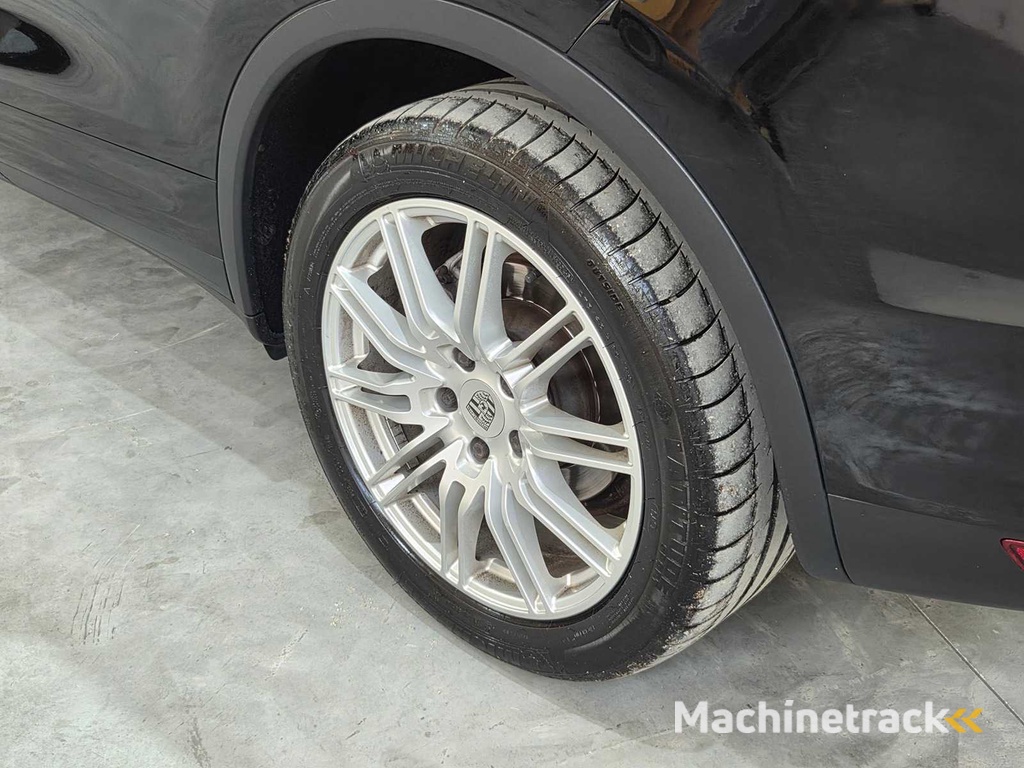 PORSCHE - CAYENNE - Luxus-Sport-SUV -
