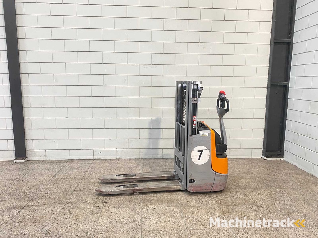 Still - 2019 - EXV10 - Stapler